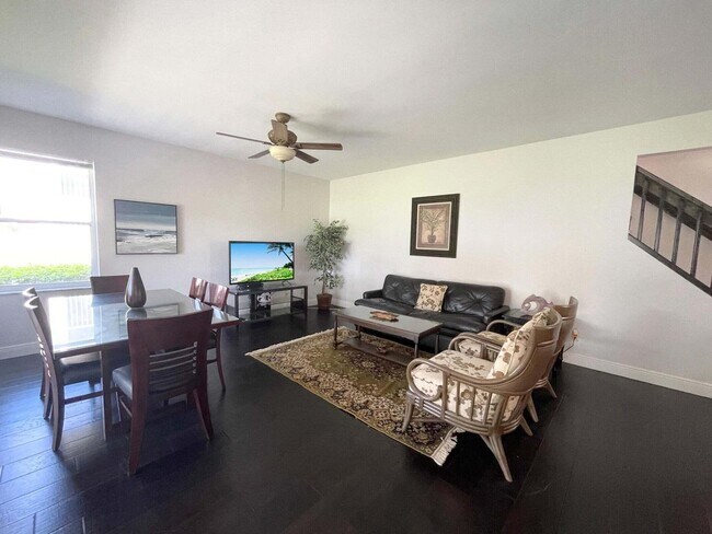 Living Area - 3007 Fairway Dr N