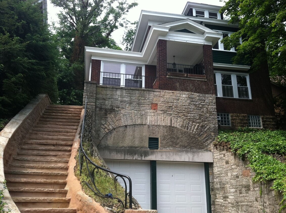 6 br, 2.5 bath House 5334 Forbes Ave House for Rent in Pittsburgh