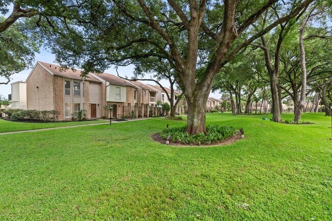 Building Photo - 800 Country Pl Dr