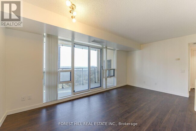 Building Photo - 153-2153 Beecroft Rd