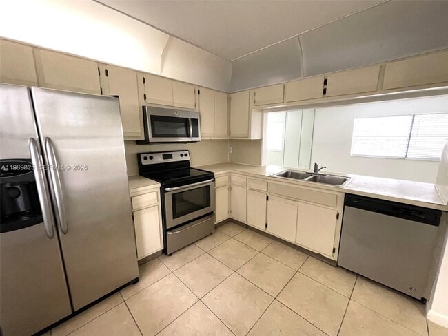 Foto del edificio - 2390 Coral Springs Dr