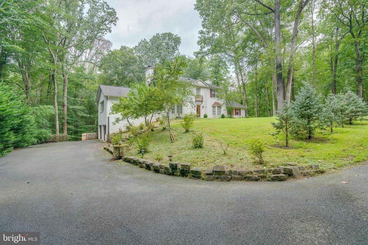 9513 Beach Mill Rd, Great Falls, VA 22066 House Rental in Great Falls, VA