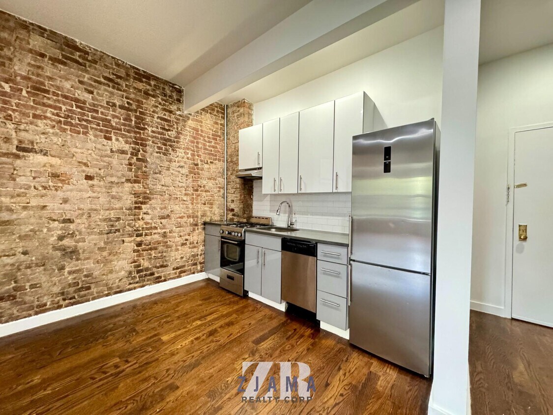 Primary Photo - 609 Nostrand Ave