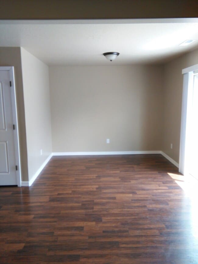 Building Photo - 3 Bedroom, 2.5 Bathroom Twin Home in Gemin...