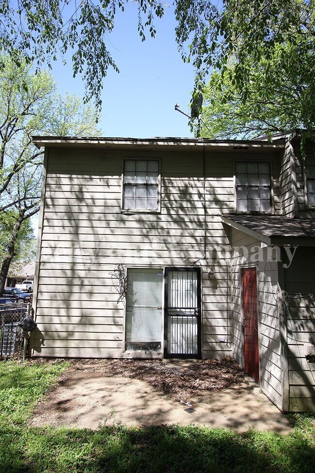 Building Photo - 3434 Dungreen St