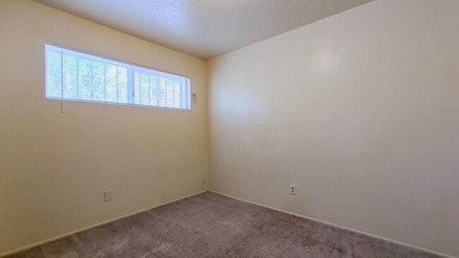 Building Photo - 532 Chama St SE