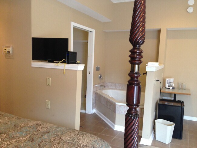 Foto del edificio - Studio apartments available at 3030 Pepper...