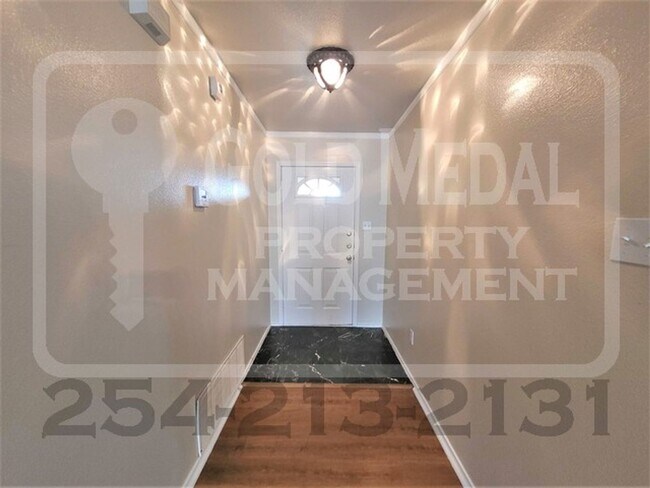 Foto del edificio - Charming 4-Bed, 2-Bath now available for r...