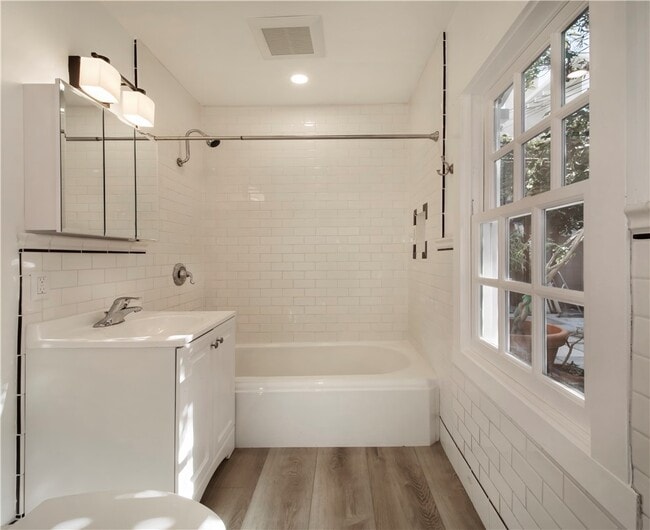 Building Photo - 1175 Glenneyre St