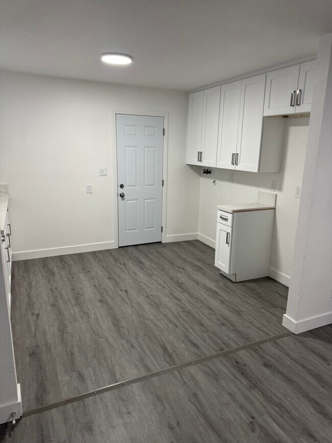 Foto del edificio - 581 W 16th St