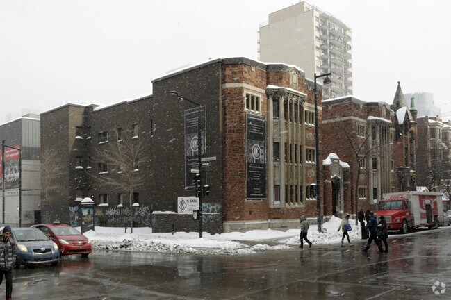 Primary Photo - Bishop Court Apartments