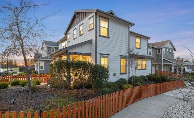 Foto del edificio - 1747 Linden Ln