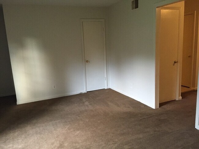 Building Photo - 3 Bed/2 Bath 2-Story Duplex in Prattville