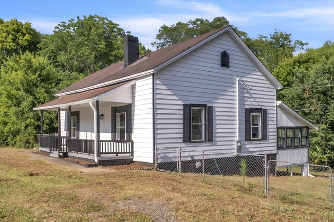 Building Photo - Updated 2-Bedroom Mill Home in Anderson, S...