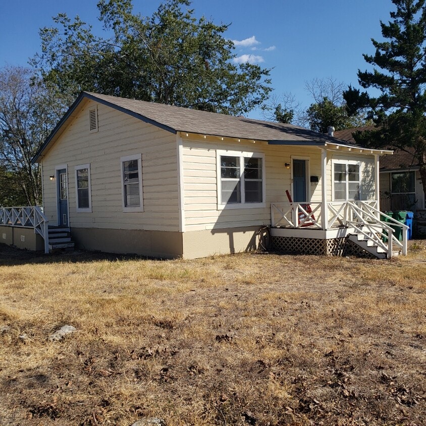 316 Davis St, Taylor, TX 76574 House Rental in Taylor, TX