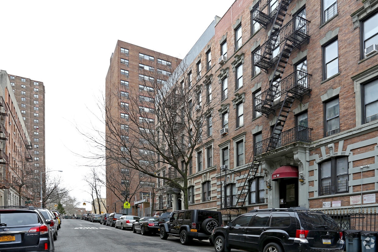Building Photo - 512 W 156th St