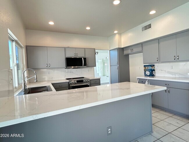 Foto del edificio - 3121 N 113th Ln