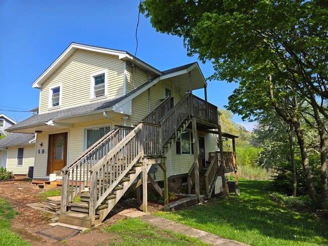 Building Photo - 190 Short Beach Rd
