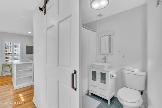 Building Photo - 629 Redmond Ave