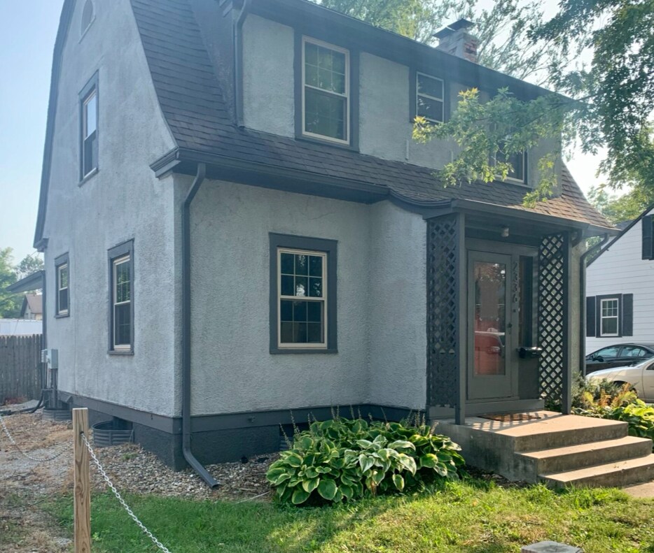 Primary Photo - 2336 Knapp St