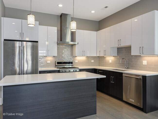 Foto del edificio - 4042 N Pulaski Rd