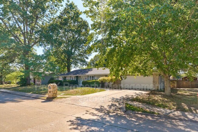 Building Photo - 5519 S Dollison Ave
