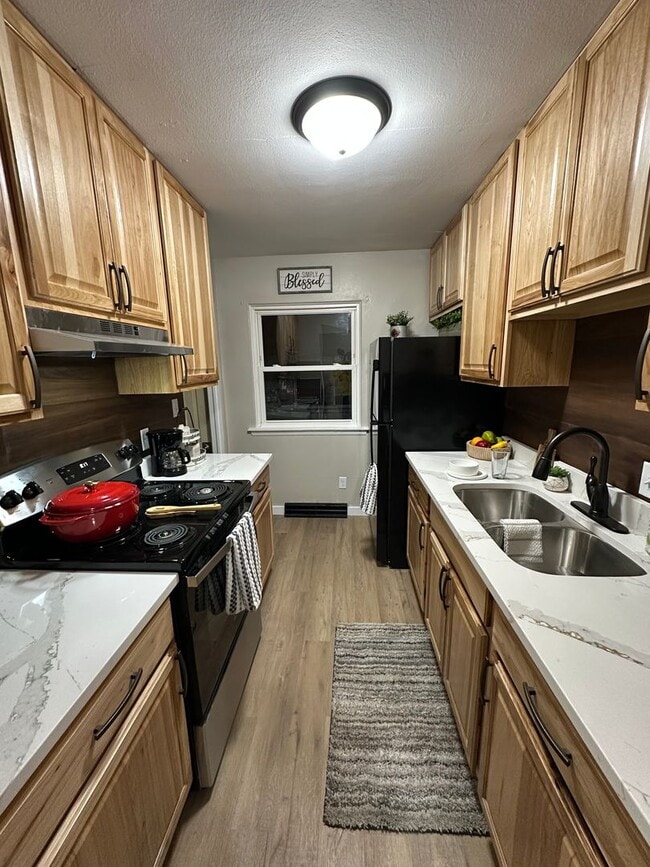 Building Photo - 1126-1128-1128 Byron Ave