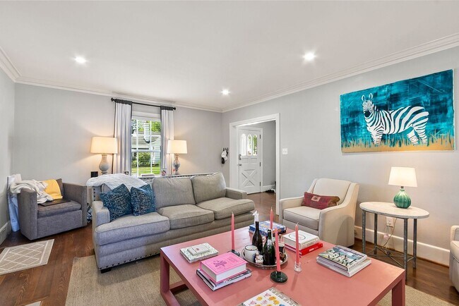 Foto del edificio - Beautiful 3 Bed 3.5 Bath Home! Available Fall 2026!