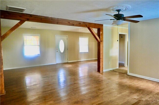 Foto del edificio - 4624 Burns Rd NW