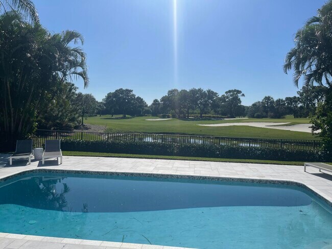 Foto del edificio - 124 Golf Village Blvd