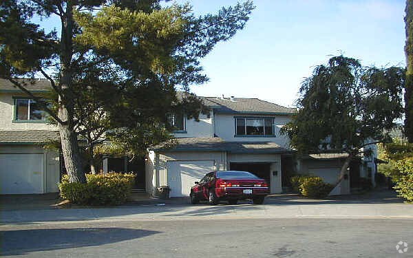 Building Photo - 10249 Oasis Ct
