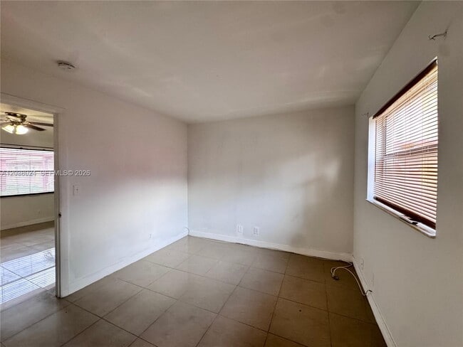 Foto del edificio - 101 NE 41st St