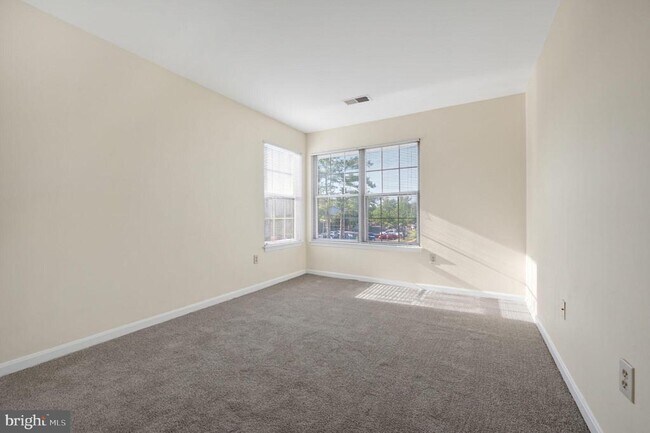 Foto del edificio - 8610 Beekman Pl