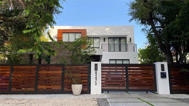 Foto del edificio - 2472 Inagua Ave