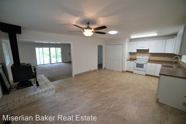 Building Photo - 3 br, 2 bath House - 185 Grace Ct