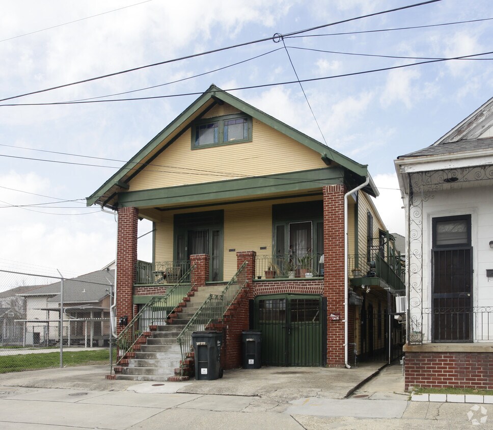 Building Photo - 819-821 N Lopez St