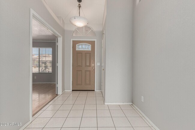 Foto del edificio - 2243 E Edna Ave