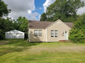 Building Photo - 2021 Wignall Ave
