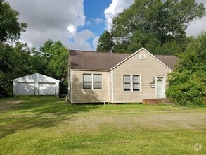 Building Photo - 2021 Wignall Ave