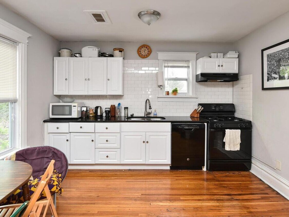 Primary Photo - 1226 Adams St NE