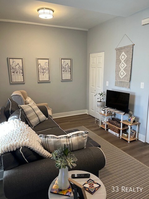 Building Photo - 1402 N Greenview Ave