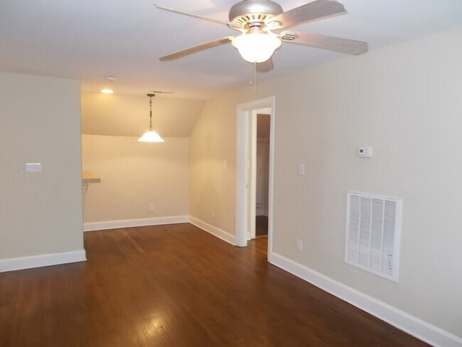 Foto del edificio - 216 Thomas Terrace