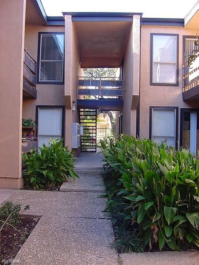 Building Photo - 2316 N Garrett Ave