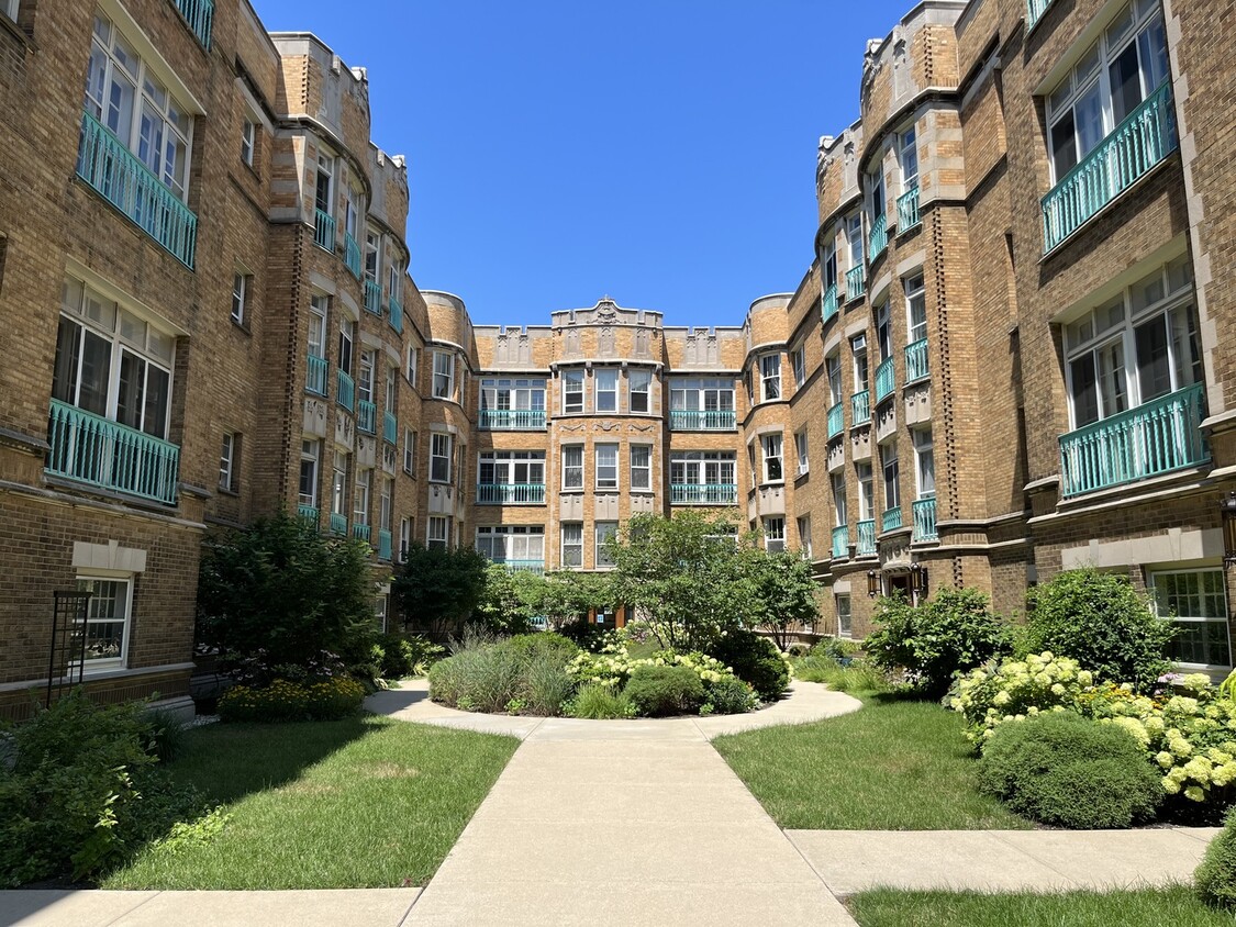 Primary Photo - 1530 E 59th St