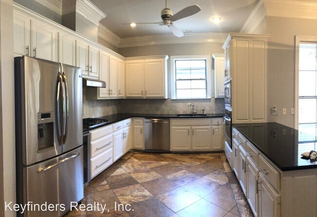 Foto del edificio - 3 br, 2.5 bath House - 535 Lake Villa Drive