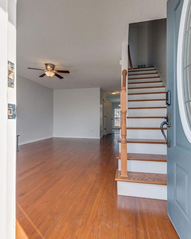 Foto del edificio - Now Available | 2 Bedroom 2.5 Bath | Bristol, TN