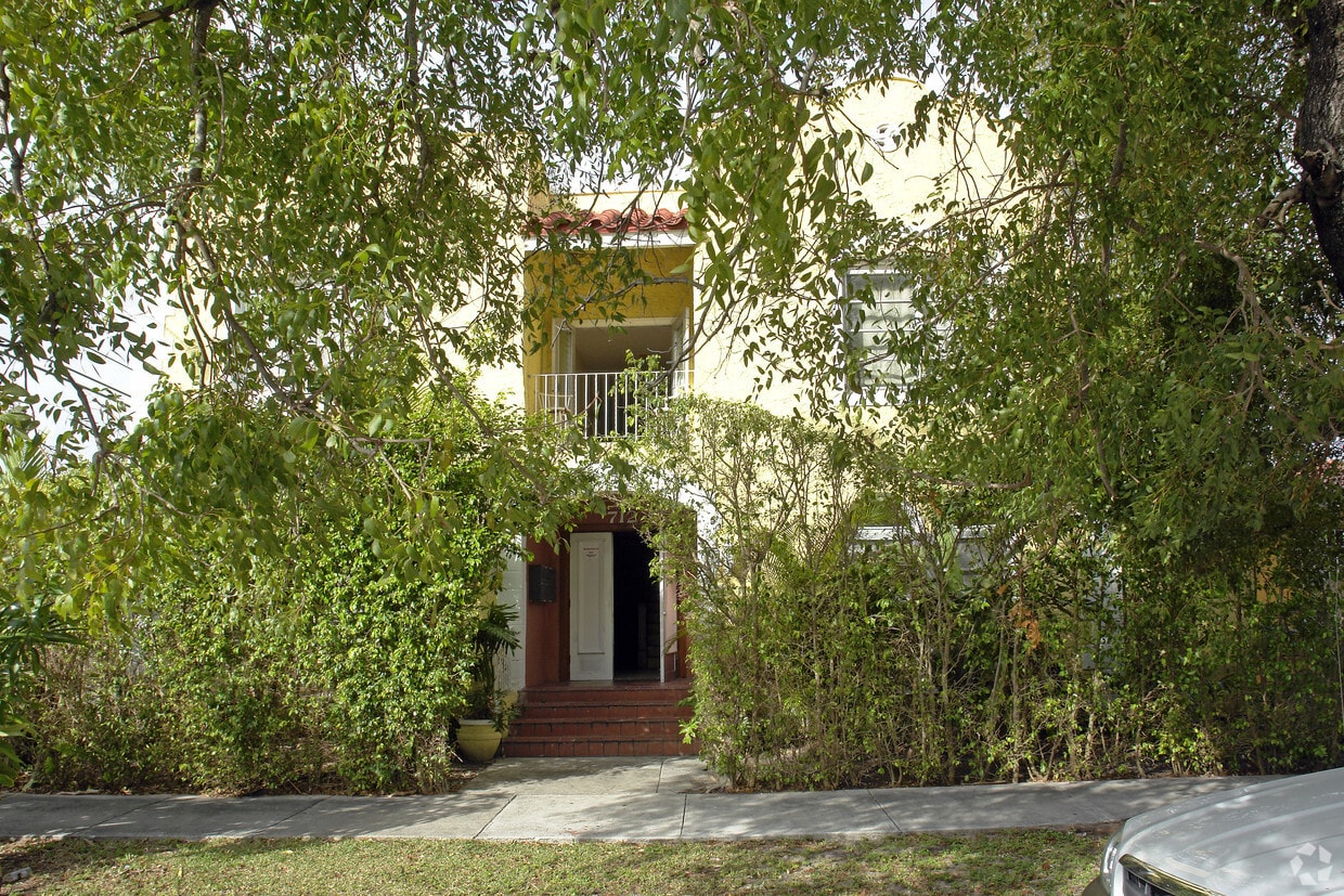 Building Photo - 712 SW 56th Ave