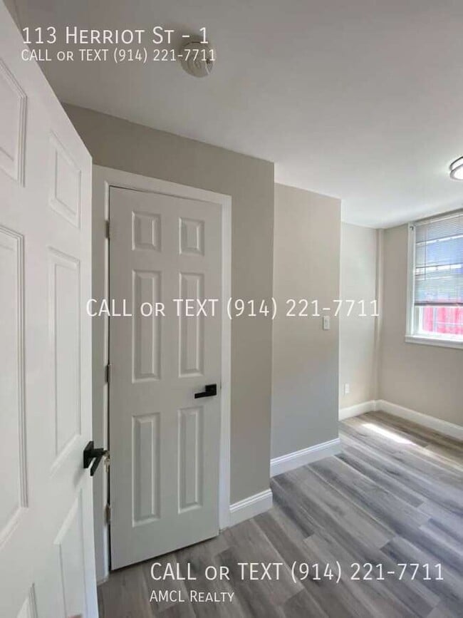Building Photo - 113 Herriot St