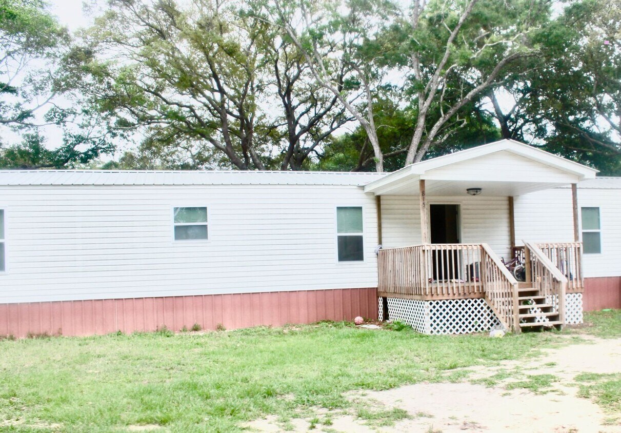3 bedroom 2 bath Mobile Home with a Larg... - 3  bedroom 2 bath Mobile Home with a  Larg...