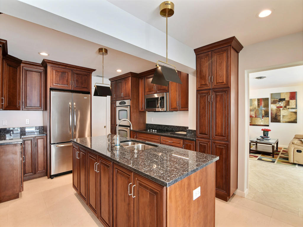 Primary Photo - 925 Pebble Ln